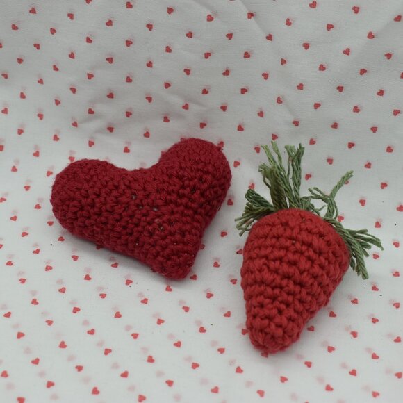 Crochet Catnip Valenties Day Cat Toys Strawberry and Heart Bundle HAND CRAFTED - Picture 3 of 6